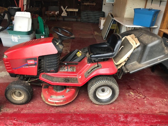 TORO WHEEL HORSE 15.5 HP lawn tractor/38" mowing deck with bagger(See video)