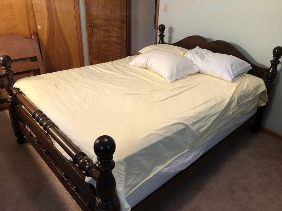 Double bed/headboard and footboard,bedding