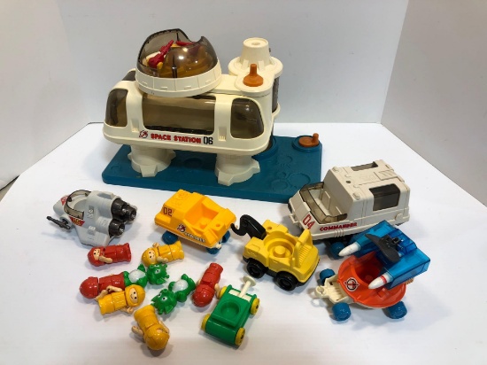 Vintage PLAYMATES Playworld Space Station 06 Space Base 1984/accessories