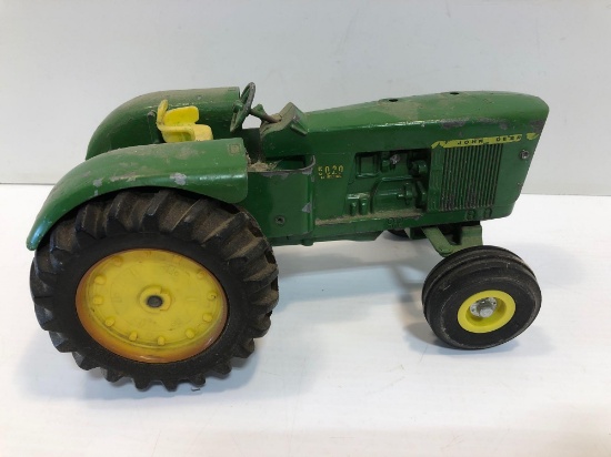 Vintage ERTL JOHN DEERE cast 5020 tractor