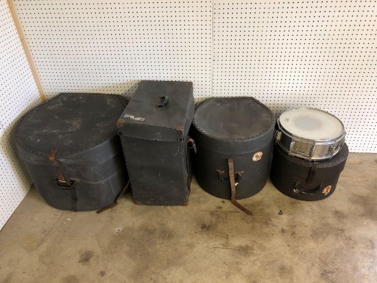 Vintage drums and drum cases