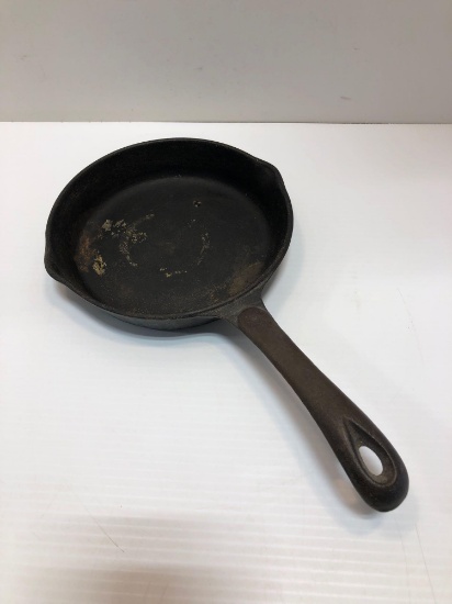 Cast iron AMERICAN CAMPER 8" skillet