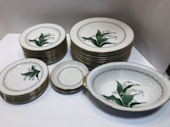 Vintage NARUMI SEQUOIA fine china(marked occupied Japan;12-dinner plates;12 salad plates;7- sandwich