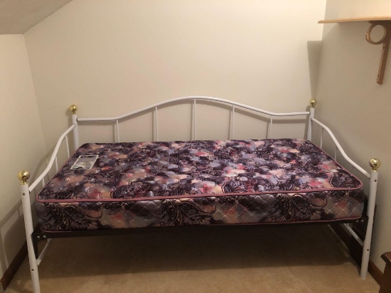 Metal frame day bed