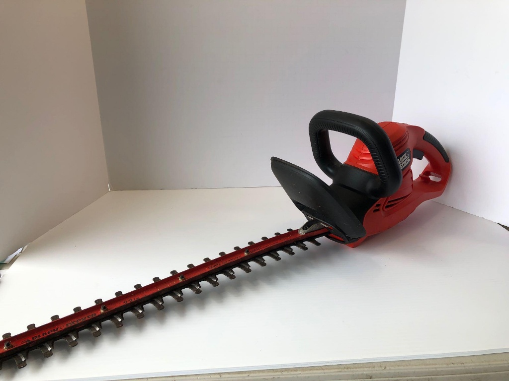 Black & Decker 22in hedge trimmer