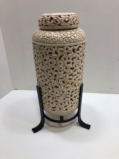 Decorative vase- cannot remove base