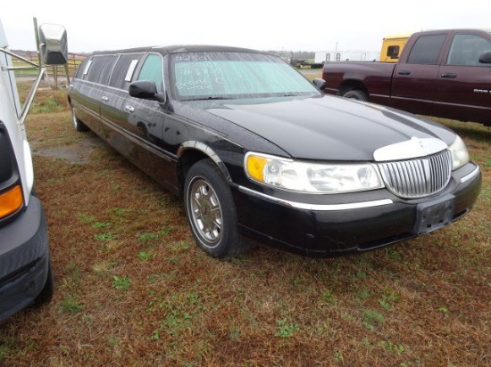 #2501 2001 LINCOLN LIMO 4.6 L 169430 MI REAR TV AND BAR BRAND C TITLE VIN 1