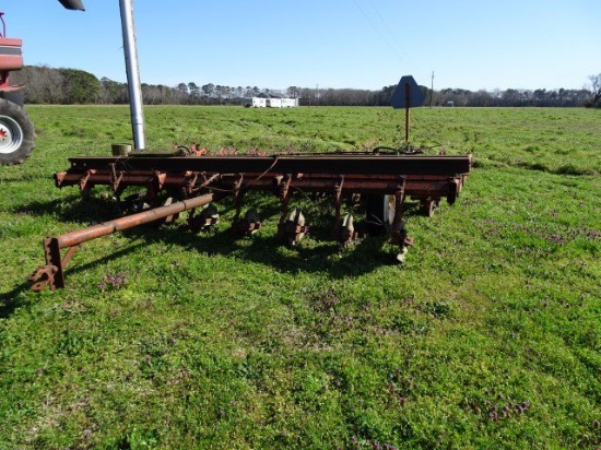 #140 ALLIS CHALMERS 600 PLANTER