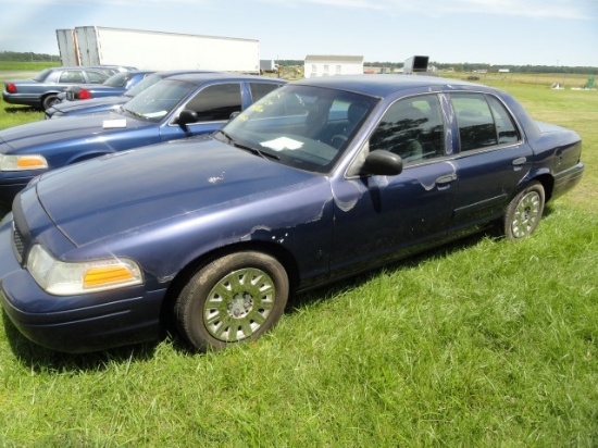 #2702 2005 FORD CROWN VIC POLICE INTERCEPTOR 124181 MILES 4.6 L BUCKET SEAT