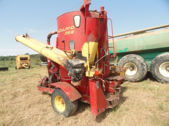 NEW HOLLAND GRINDER MIXER VERY WORN