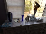 SMALL LOT OF COLLECTIBLES INCLUDING ART GLASS ROOSTER COBALT VASE HAND BLOW