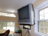 TOSHIBA TV WITH WALL BRACK WITH VHS AND DVD NOT WORKING