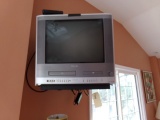 TOSHIBA TV 21 INCH VHS AND DVD INCLUDES BRACKET