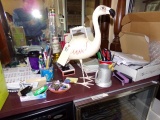 CONTENTS OF SHELF TO INCLUDE FLAMINGO VASE AND OFFICE SUPPLIES