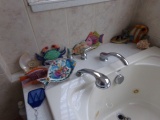 CONTENTS OF BATHROOM TO INCLUDE TO LARGE LOT OF DECORATIVE TROPICAL FISH