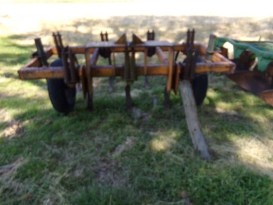 FERGUSON 7'6" CHISEL PLOW