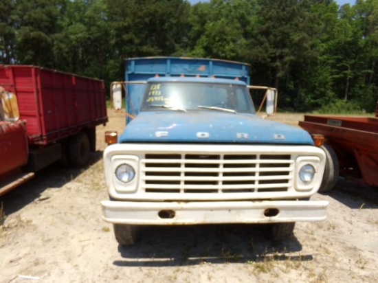 1973 FORD F600 SHOWING 25458 MILES 5 SPEED WITH 2 SPEED AXLE 330 V8 GAS 16'