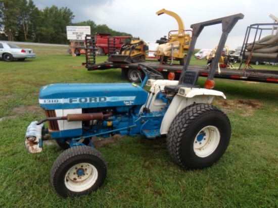 #3006 FORD TRACTOR 1310 SHOWING 119 HRS FRONT WEIGHTS DIESEL ROLL BAR