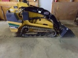 #2701 VERMEER MINI SKID STEER S450 TX WITH 643 HRS AND BRD CO BUCKET MOD 20