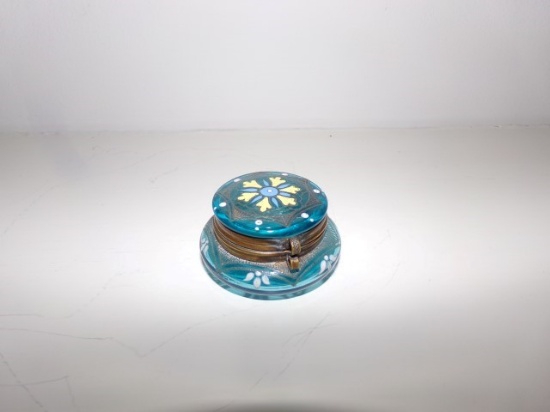 ELECTRIC BLUE MINIATURE ENAMELED GLASS SNUFF BOX