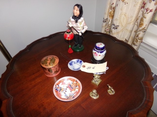 GROUPING OF SMALL ORIENTAL PORCELAIN AND BRASS ETC