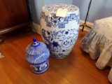 20TH CENTURY CHINESE BLUE AND WHITE GARDEN SEAT AND JAR