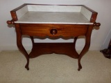 19TH CENTURY WALNUT MARBLE TOP WASH STAND WITH TOWEL BARS