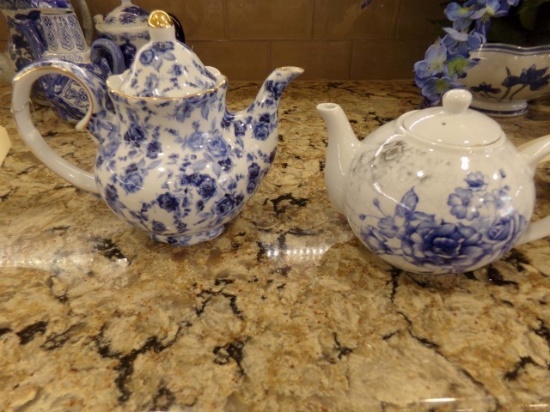 PAIR OF TEA POTS ONE BY ANTIQUE REFLECTIONS