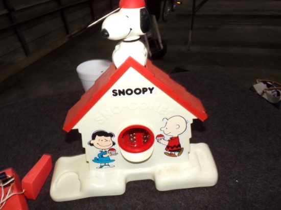 SNOOPY SNOW CONE MAKER MINIIE MOUSE SEWING MACHINE