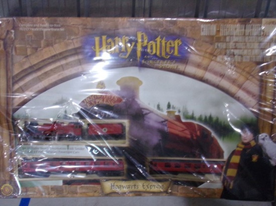 HARRY POTTER AND SORCERERS STONE HOGWARTS EXPRESS TRAIN NEW IN BOX