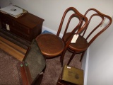 PAIR OF SIDE CHAIRS AND DRESSER MIRROR