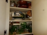 CONTENTS OF KITCHEN CABINETS TO INCLUDE GREEN GLASS FRANCISCAN WARE APPLE B