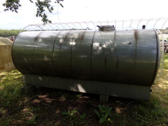 1400 GALLON STAINLESS STEEL TANK MADE IN 76