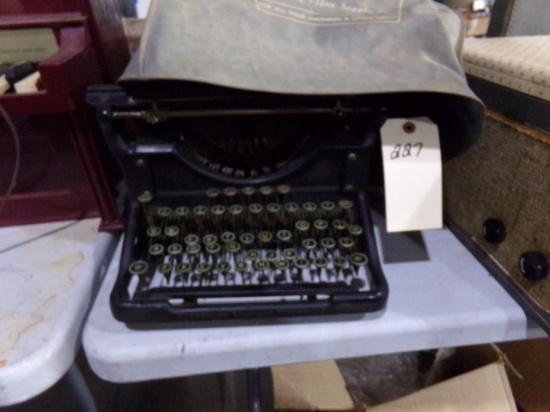 VINTAGE UNDERWOOD TYPEWRITER WITH COVER FROM SALISBURY BUSINESS MACHINES AN