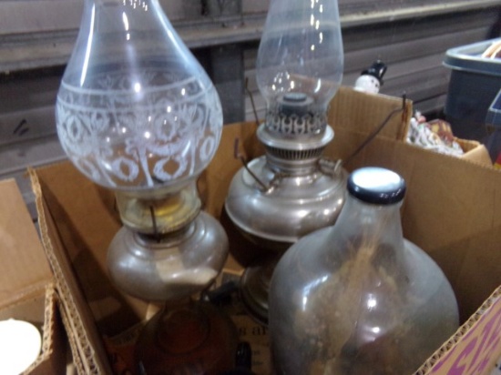 BOX LOT INCLUDING RAYO NICKLE OIL LAMP GLASS OIL LAMP AND MORE