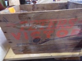 PAIR OF WOODEN GUN SHELL CRATES WITH PABST BREWERY BEER GLASSES AND MORE