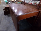 MAHOGANY DROP LEAF DINING ROOM TABLE WITH FLUTED LEGS