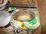 BOX LOT TO INCLUDE RR TIN EMBLEMS AND STEEL GENERAL MOTORS LOCOMOTIVE PLAQU