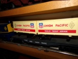 SET OF FIVE LIONEL CARS INCLUDING AT&SF 9348 CRANE CAR 9383 UNION PACIFIC W