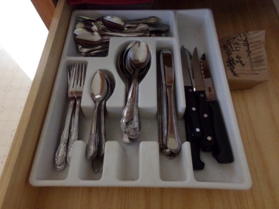 CONTENTS OF DRAWER INCLUDING FLATWARE  AND STEAK KNIVES