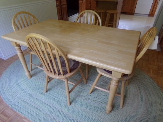 PINE NATURAL FINISH TABLE WITH 4 MATCHING CHIARS