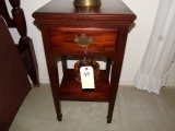 MAHOGANY SINGLE DRAWER NIGHT STAND WITH PORCELAIN LAMP