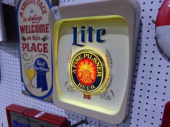 LITE BEER  LIGHTED SIGN 19 X 14