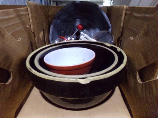 ANTIQUE MIXING BOWLS AND AGATE WARE