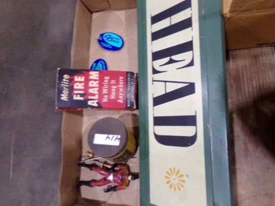 BOX CONTAINGING THE HEAD SIGN WOODEN AND OLD ADVERTISING PIECES