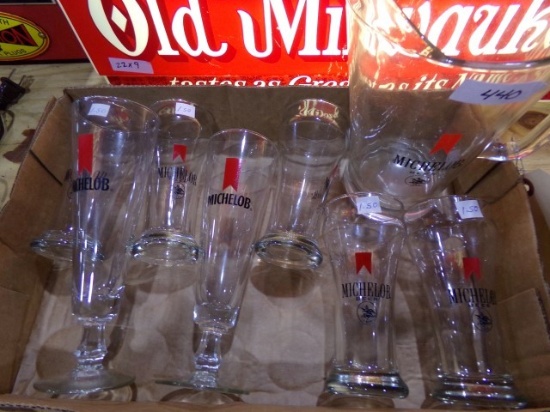 BOX WITH MICHELOB GLASSES AND PITCHER