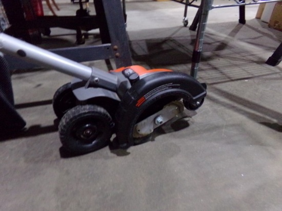 LIKE NEW BLACK AND DECKER EDGE HOG