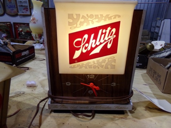 SCHLITZ LIGHTED BEER CLOCK