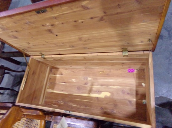 CEDAR BLANKET CHEST