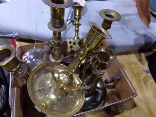 BOX OF BRASS CANDLE HOLDERS APPROXIMATELY 7 AND FINGER LAMP